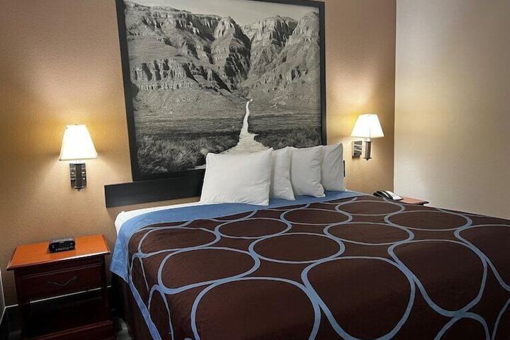Room 7 of 15
