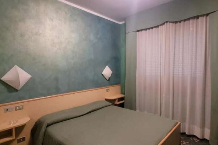 Room 10 of 46
