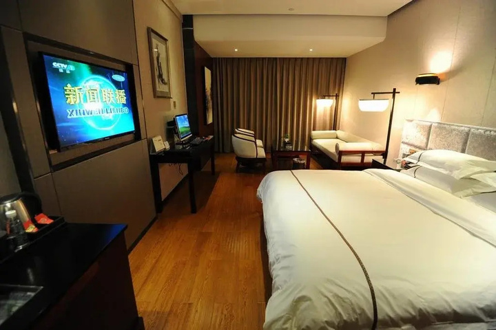 Room 7 of 10
