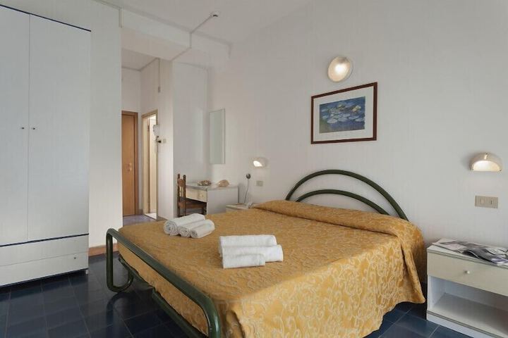 Room 6 of 23