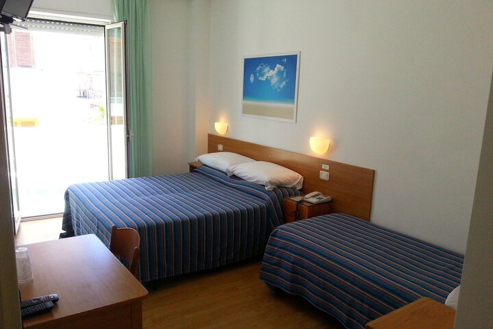 Room 7 of 33