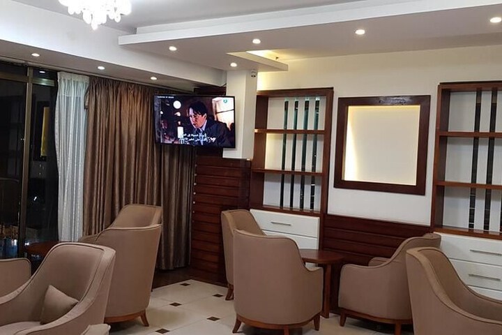 Lounge 26 of 32