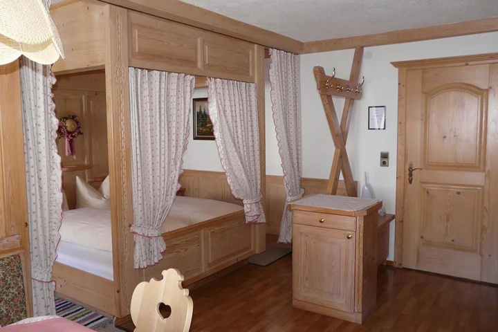 Room 3 of 11
