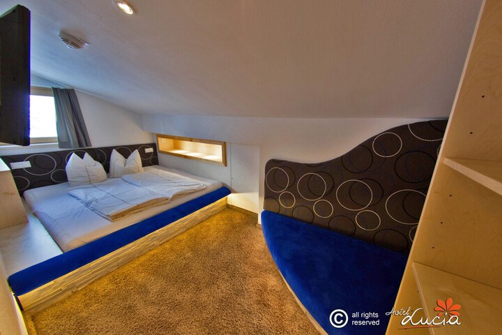 Room 5 of 149