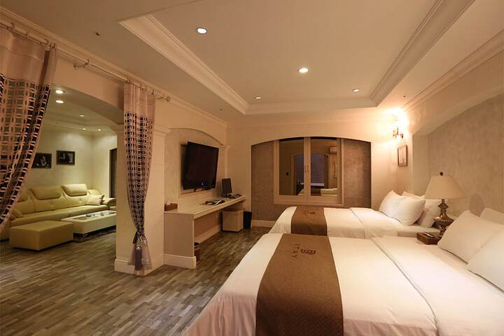 Room 11 of 19