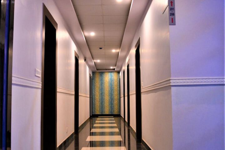 Ballroom/Hall 36 of 37