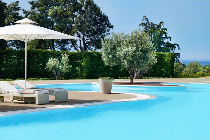 Pool 250 of 611