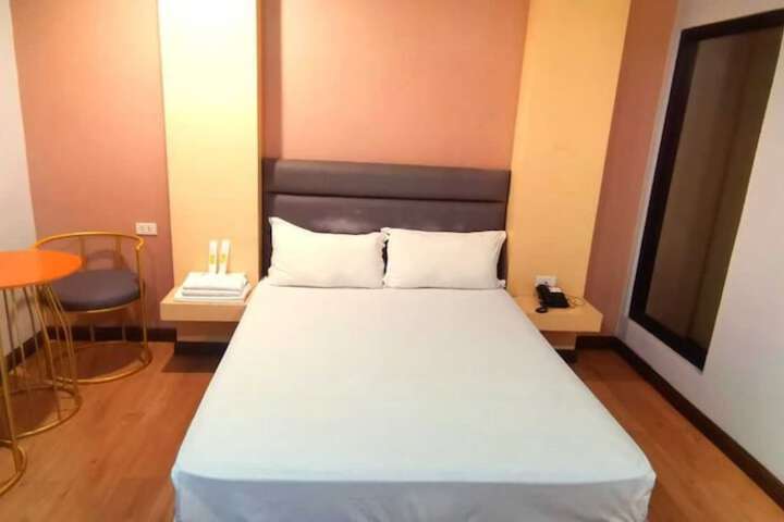 Room 7 of 12