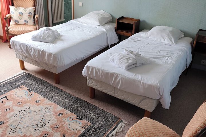 Room 8 of 105