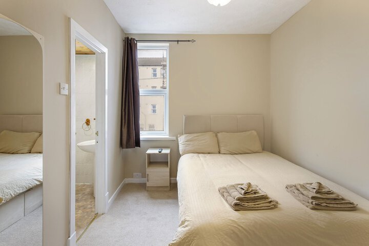 Room 25 of 59
