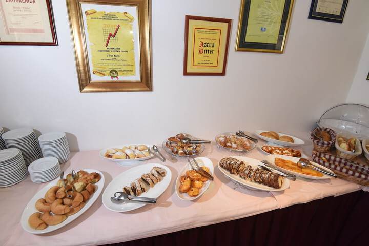 Dining 86 of 137