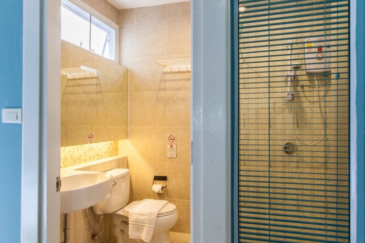 Room 53 of 60