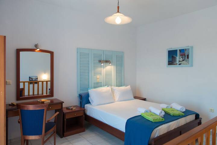 Room 43 of 195