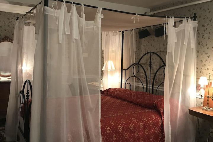 Room 11 of 84