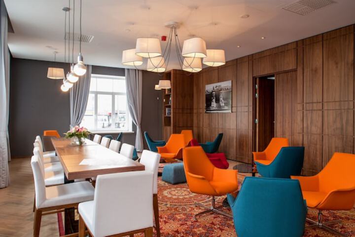 Lounge 73 of 108