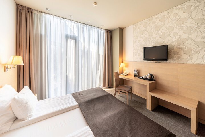 Room 8 of 52