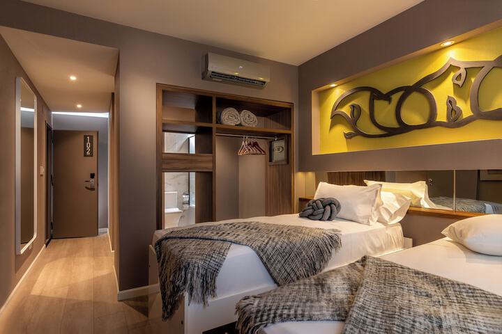Room 11 of 27
