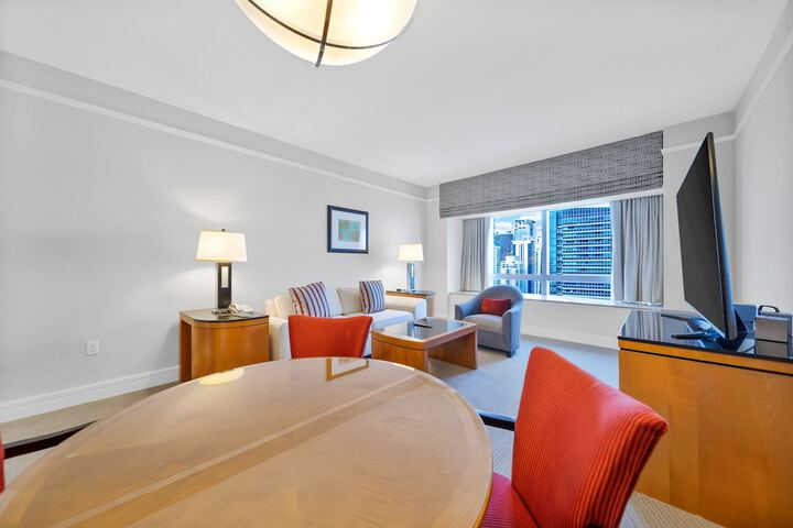 Room 4 of 25