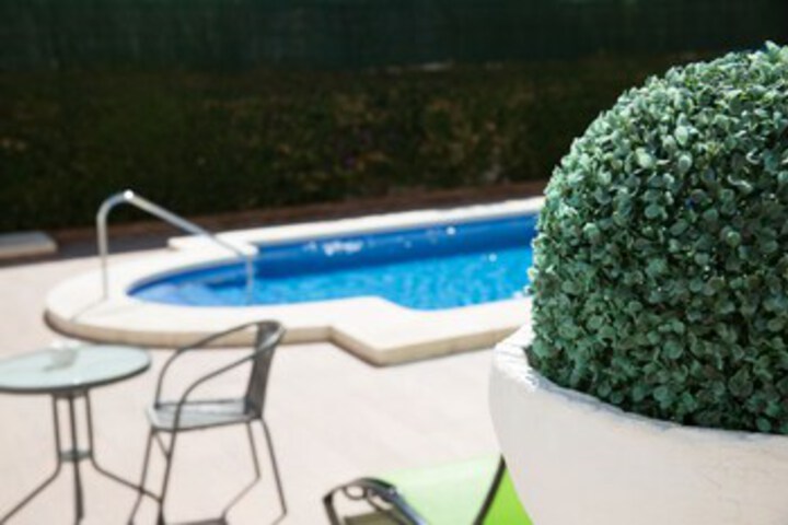 Pool 60 of 157