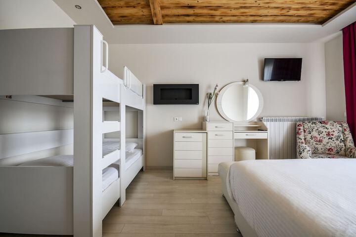 Room 14 of 82