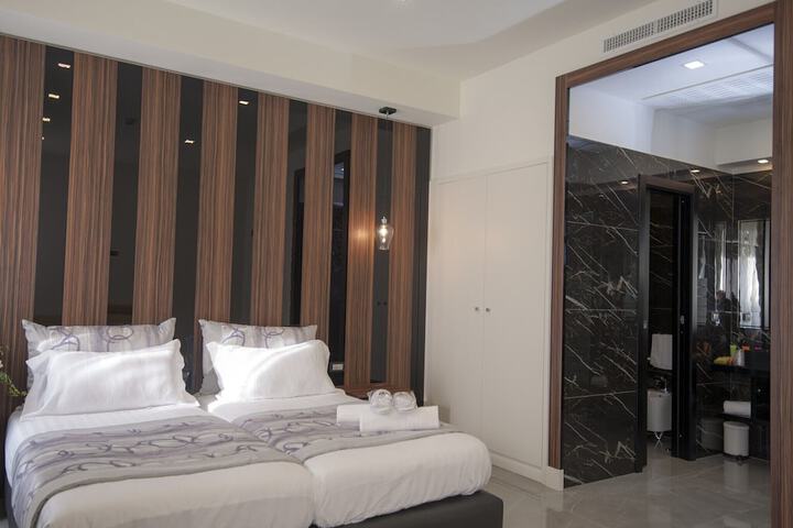 Room 8 of 48