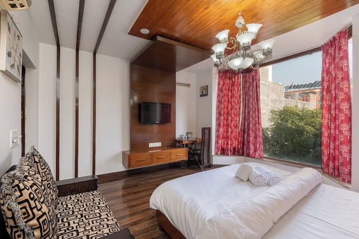 Room 6 of 15