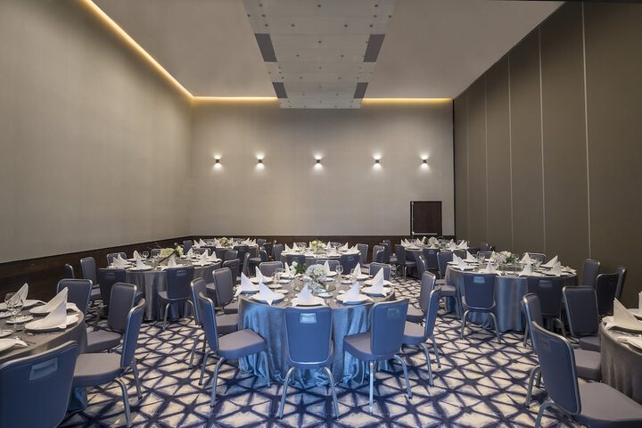 Ballroom/Hall 21 of 42