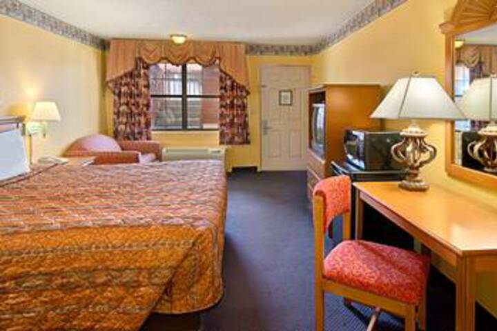 Room 5 of 7
