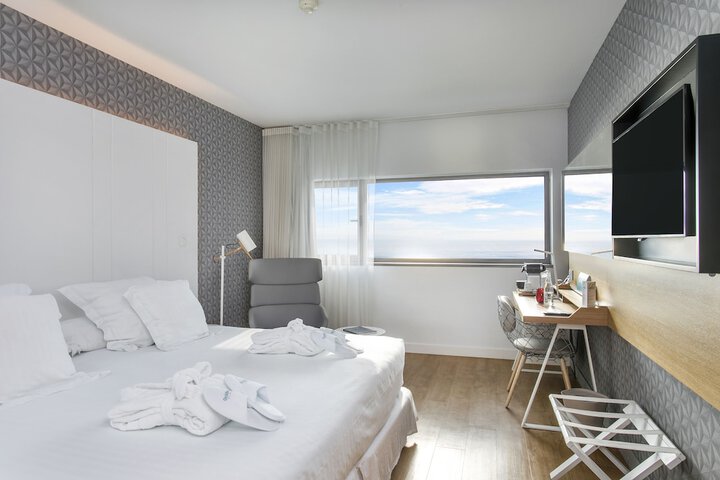 Room 27 of 63