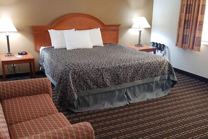 1 King Bed No Elevator (6 of 12)