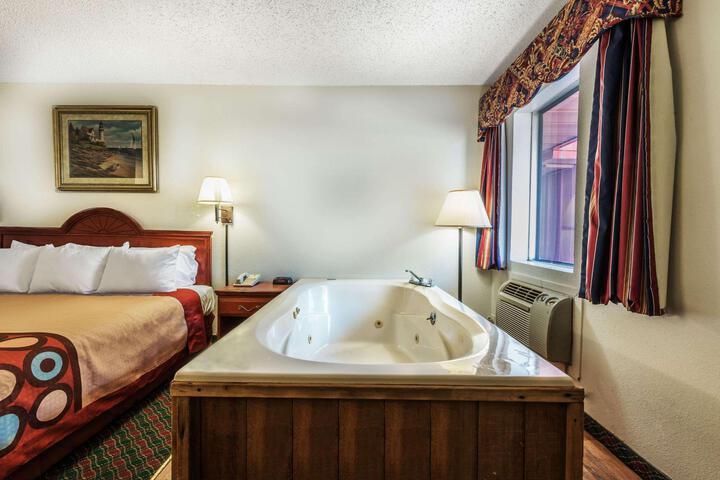 1 King Bed (2 of 8)