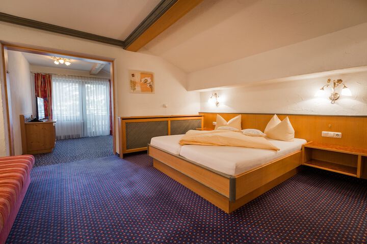 Room 12 of 36