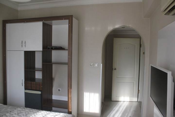Room 10 of 14