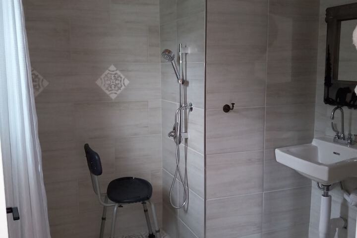 Room 63 of 83
