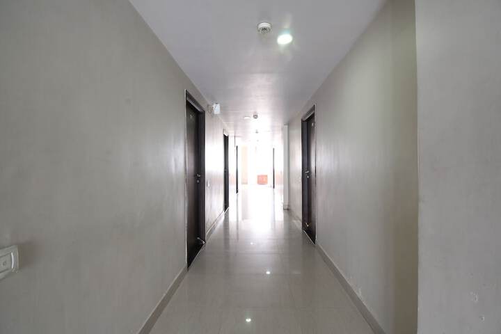 Ballroom/Hall 31 of 38