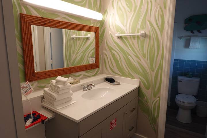 Room 221 of 282