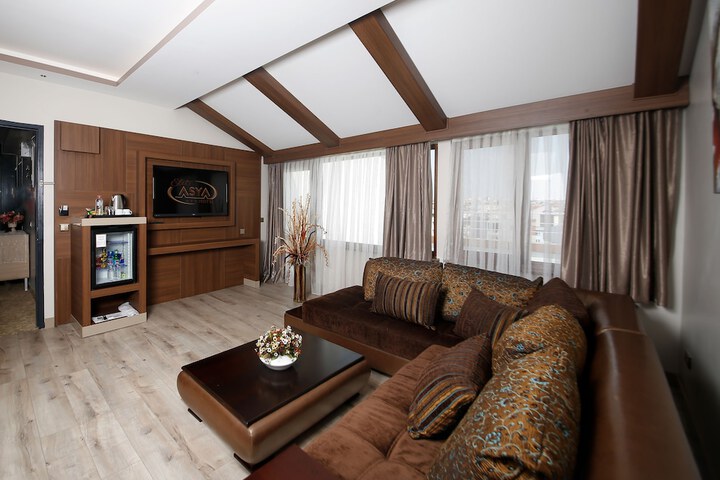 Room 10 of 30