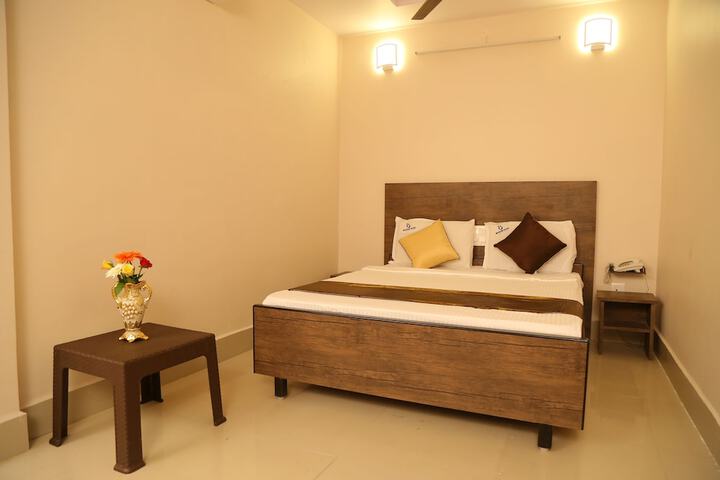Room 6 of 24