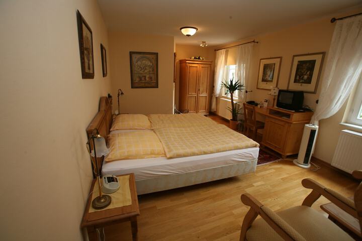 Room 6 of 49