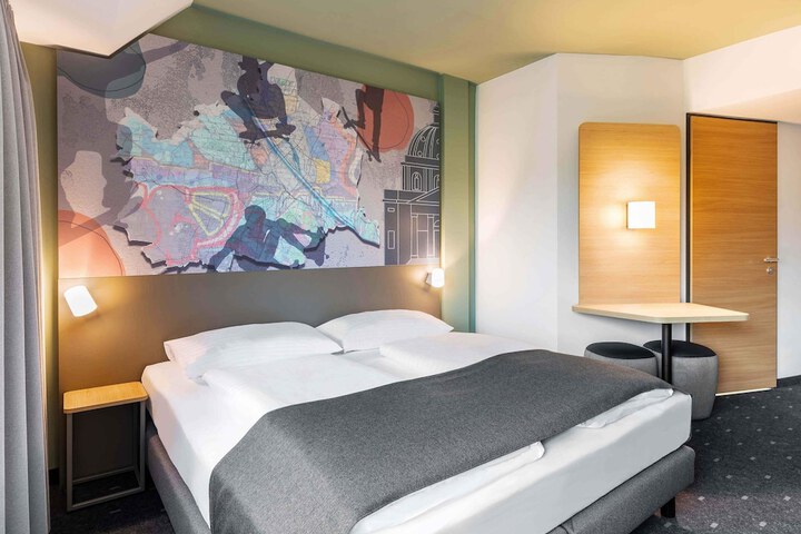 Room 5 of 33