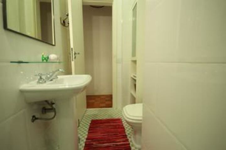 Room 6 of 35