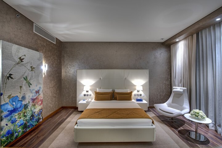 Room 12 of 35