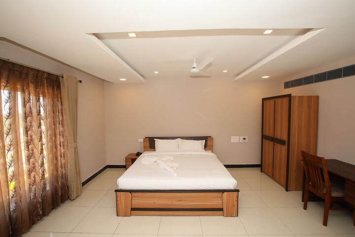 Room 7 of 16