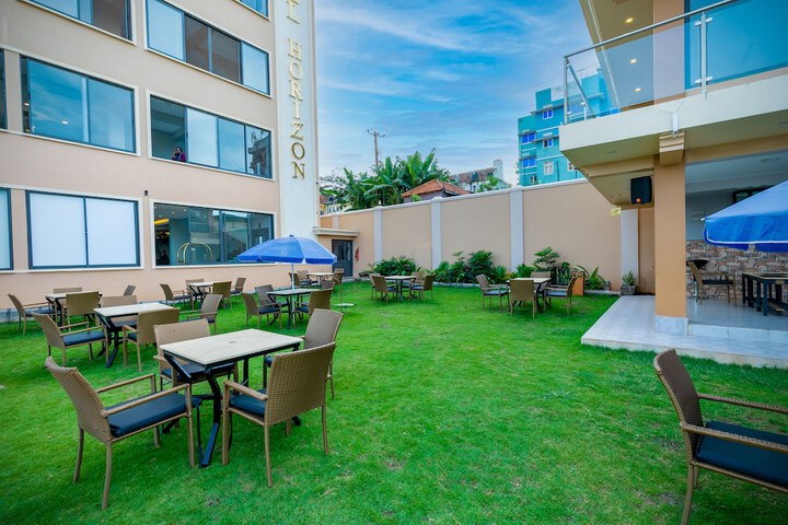 Hotel Exterior 40 of 58