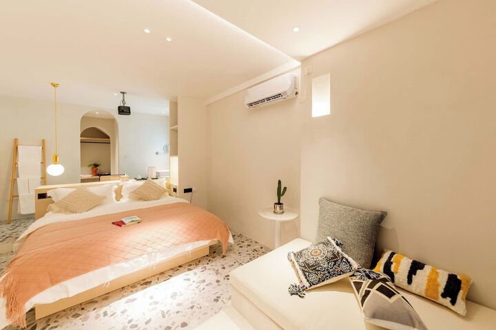 Room 27 of 190