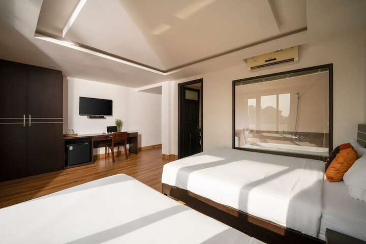 Room 15 of 26