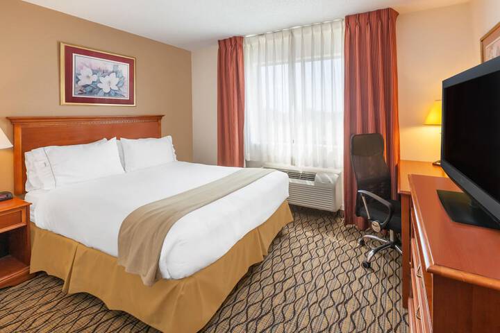 Room 4 of 16