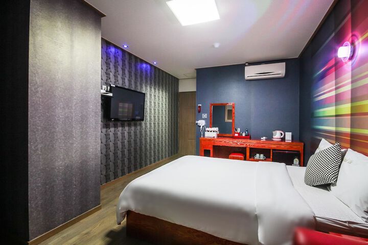 Room 2 of 57