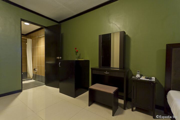 Room 13 of 31