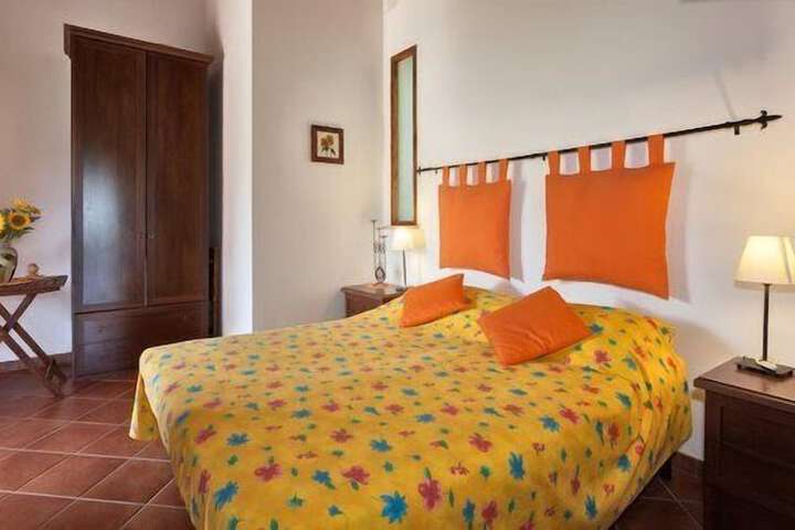 Room 4 of 27